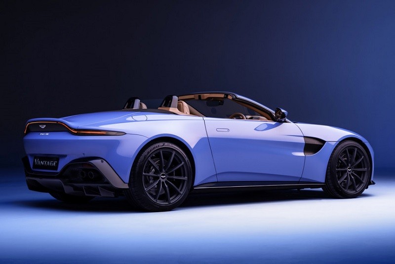 
               Автомобиль Aston Martin Vantage в 2020 году появиться в виде версии Roadster с откидной крышей
            