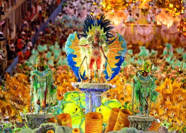 
               Безумные танцы, перья и блеск: карнавал в Бразилии продлится с 21 по 26 февраля 2020 года
            