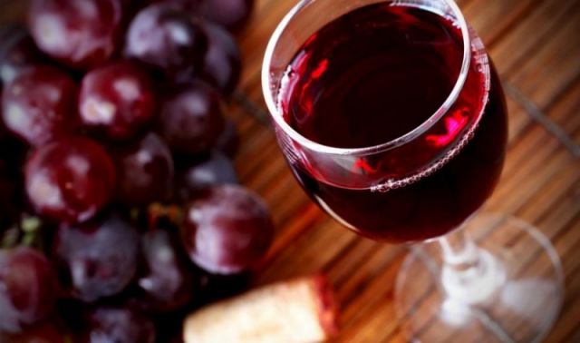 
               Как отличить поддельное вино от натурального
            