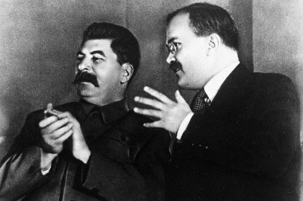 
               Несмотря на пренебрежительное отношение к себе со стороны вождя СССР, Мао уважал Сталина
            