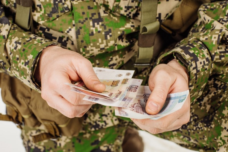 
               Повышение денежного довольствия военным произойдет 1 октября 2020 года
            