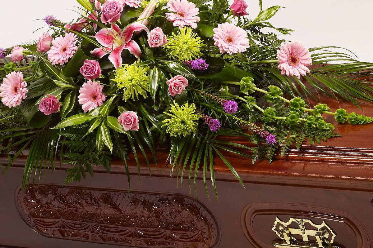 
               Как выбрать цветы на погребение
            