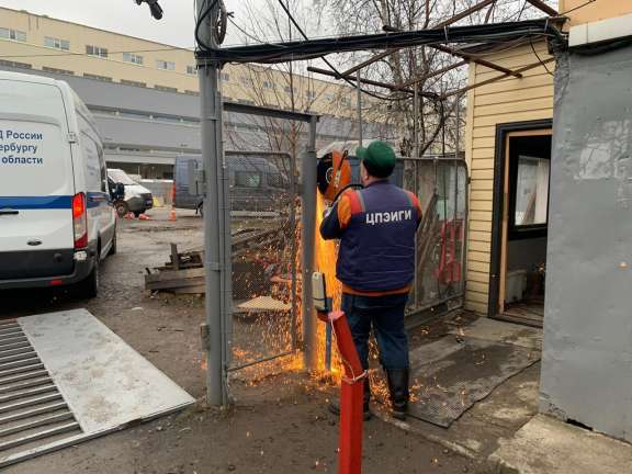 Сотрудники ККИ вновь столкнулись с противодействием при освобождении участка на Стародеревенской