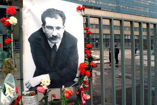 
               Разборки олигархов, месть «братвы» или женщины: с момента убийства Влада Листьева прошло 25 лет
            
