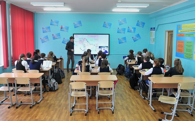 Власти Новосибирска и Перми ввели свободное посещение школ в связи с распространением коронавируса