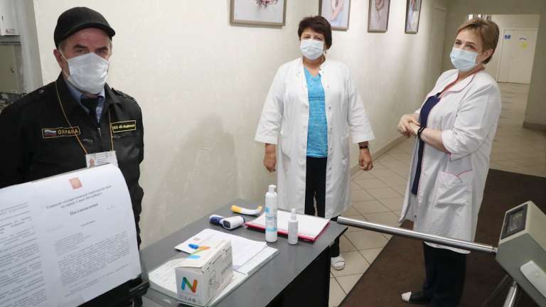 В родильных домах Петербурга усилены меры защиты от вирусных инфекций