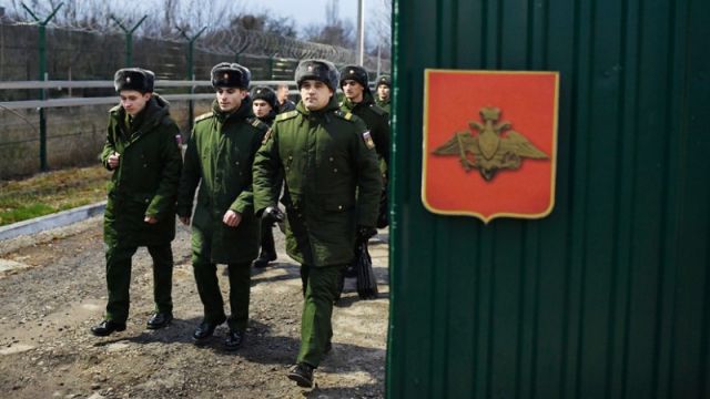 
               Контрактная армия в России: когда отменят призыв в вооруженные силы РФ?
            