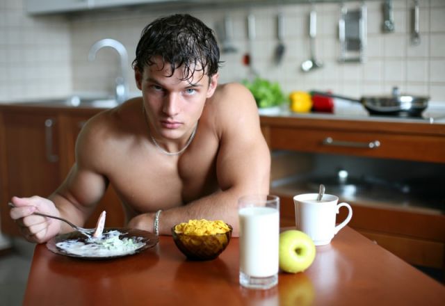 
               Избавиться от живота в домашних условиях мужчине поможет комплекс физических упражнений и правильное питание
            