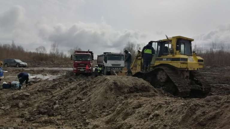 Петербуржцы помогли выявить незаконную свалку отходов в Ольгино