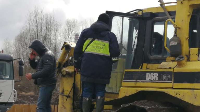 Петербуржцы помогли выявить незаконную свалку отходов в Ольгино