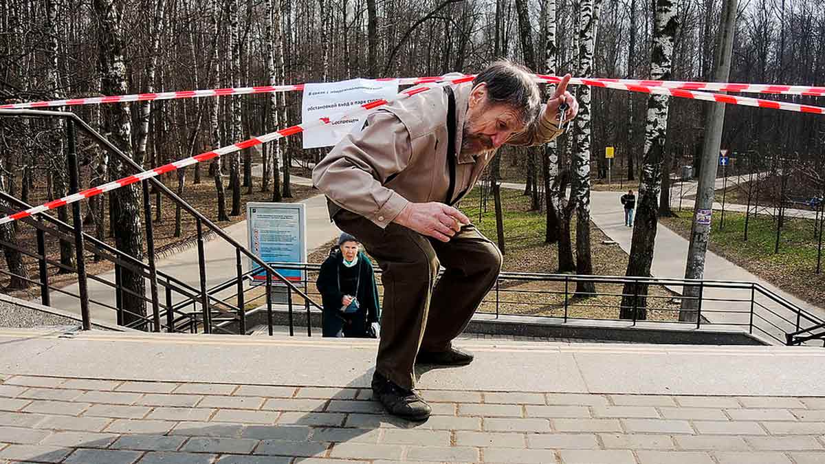 Сергей Собянин подписал указ о продлении запрета на массовые мероприятия и сохранения режима пропусков и самоизоляции