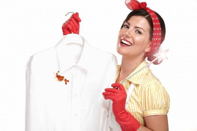 Как вывести пятна от пота под мышками и убрать запах, советы для белой одежды, для цветной одежды