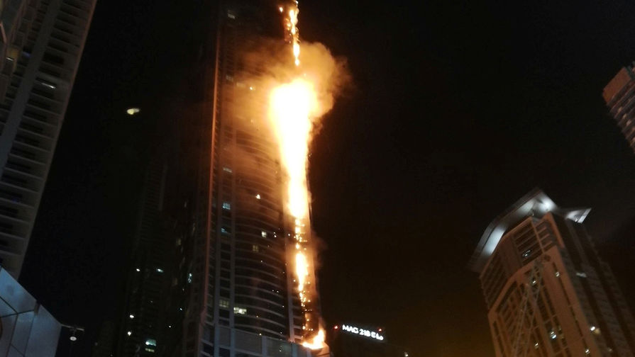 В ОАЭ огонь охватил 50-этажный жилой небоскреб