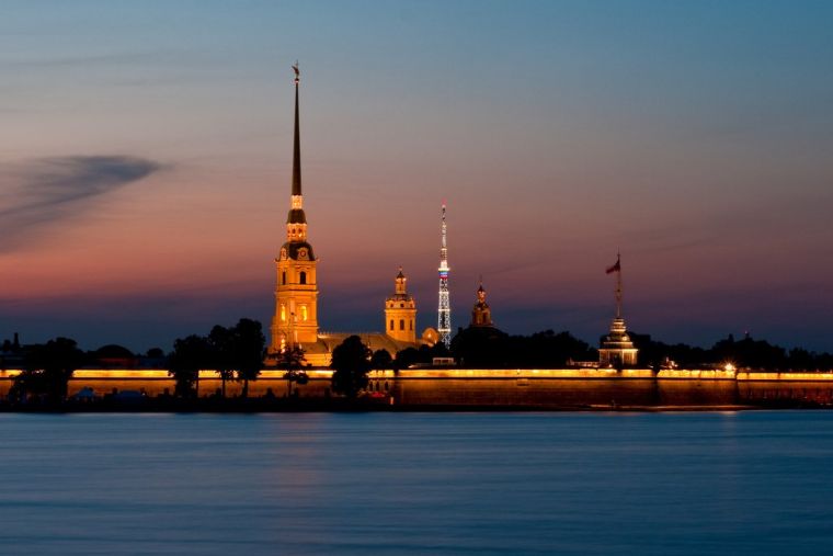 Власти Санкт-Петербурга в 2020 году решили к салюту на День Победы подойти не традиционно