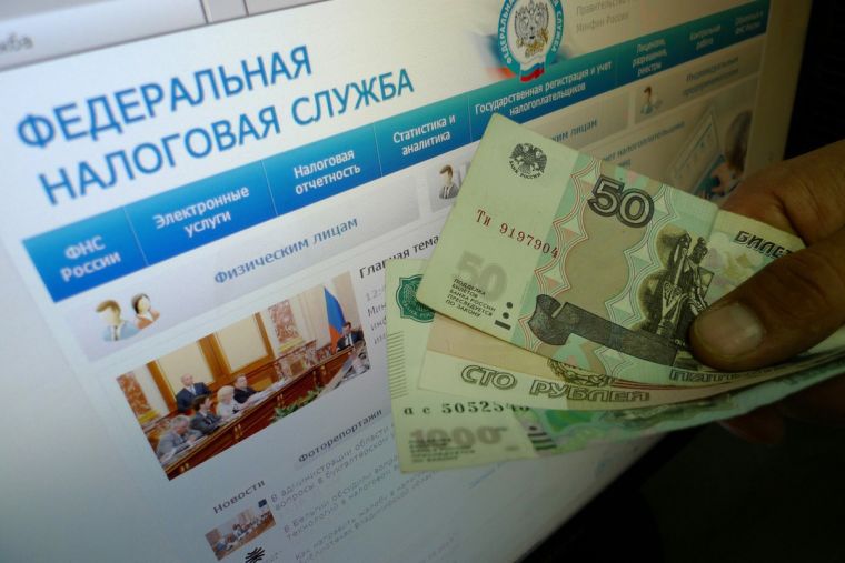 Самозанятых россиян и предпринимателей могут временно освободить от налогов