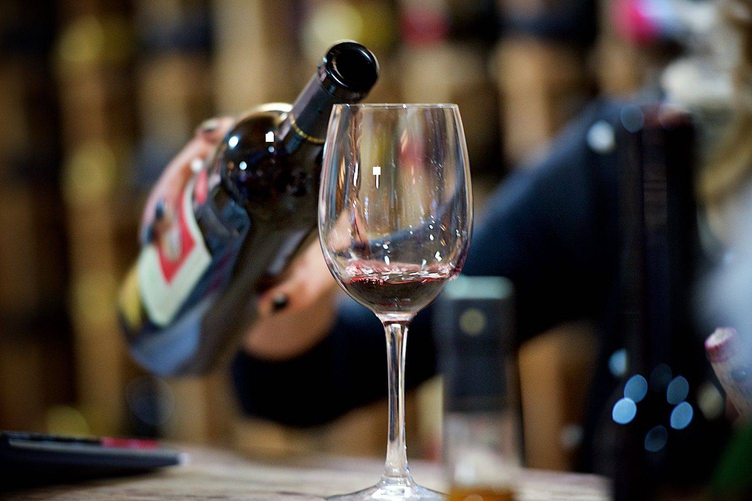 Алкоголь и давление: Врачи рассказали каким алкоголем мождно повысить, а каким понизить давление