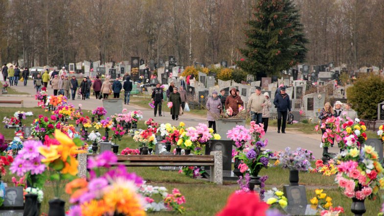 Ходят ли верующие на кладбище в праздник Вознесения Господня