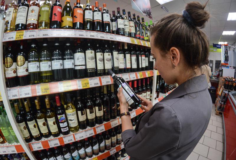 В России 25 мая запрещена продажа алкоголя, в каких регионах запрет сняли
