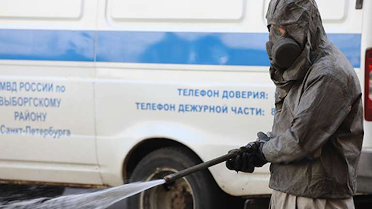 Военнослужащие ЗВО продезинфицировали 11 объектов полиции в Петербурге