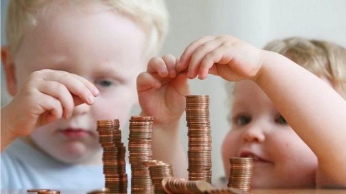 С 1 июня 2020 года в России начнут производить новые выплаты на детей, кто получит