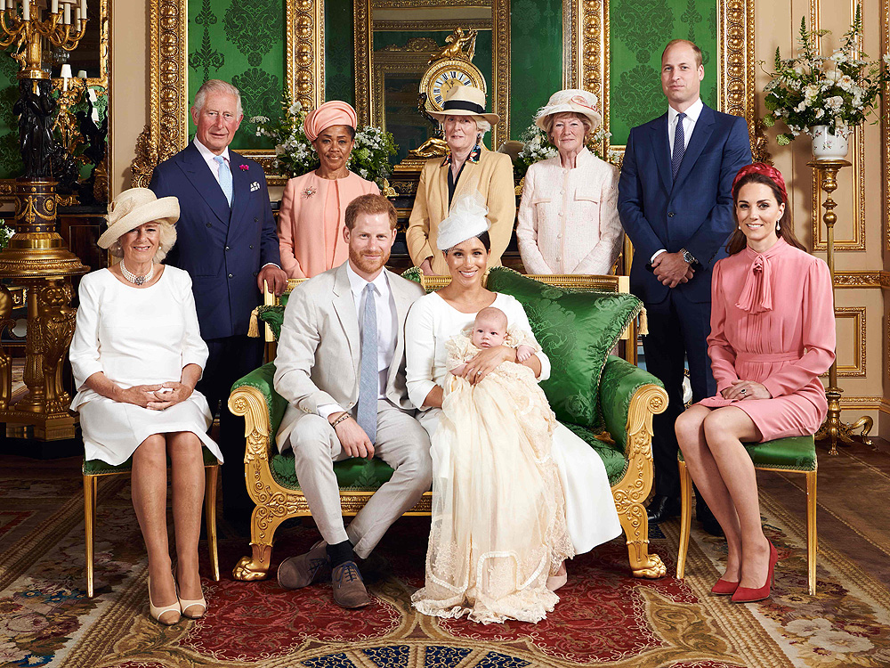 Королевская семья поздравила восьмого правнука Елизаветы II с днем Рождения