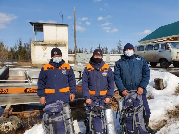 Паводок в Якутии в 2020 году затапливает дома, ситуация под контролем спасателей