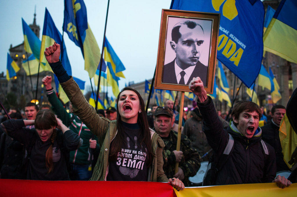 Порошенко гордится отменой на Украине Дня Победы