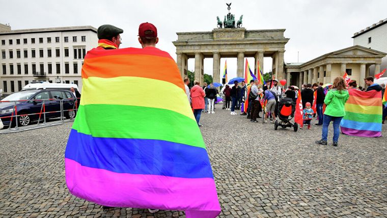 Какое отношение преобладает к представителям ЛГБТ-сообщества в разных странах