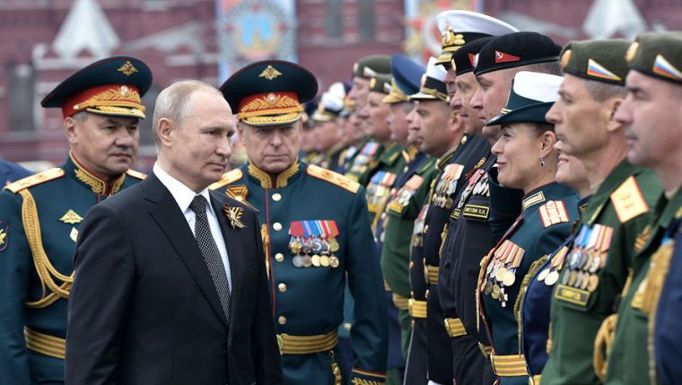 Почему Президента Украины Зеленского не пригласили на Парад Победы в Москве?