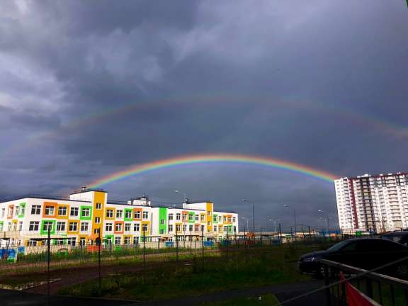 Петербуржцы делятся фотографиями радуги