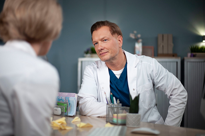 Сериал «Акушер 2 сезон» (2025) - сюжет, актеры и роли, кадры из сериала