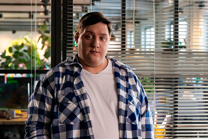 Сериал &laquo;Большой человек&raquo; (2026) - сюжет, актеры и роли, кадры из сериала