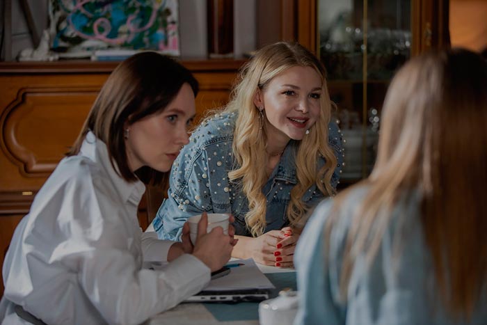 Сериал &laquo;Её тайна&raquo; (2026) - сюжет, актеры и роли, кадры из сериала