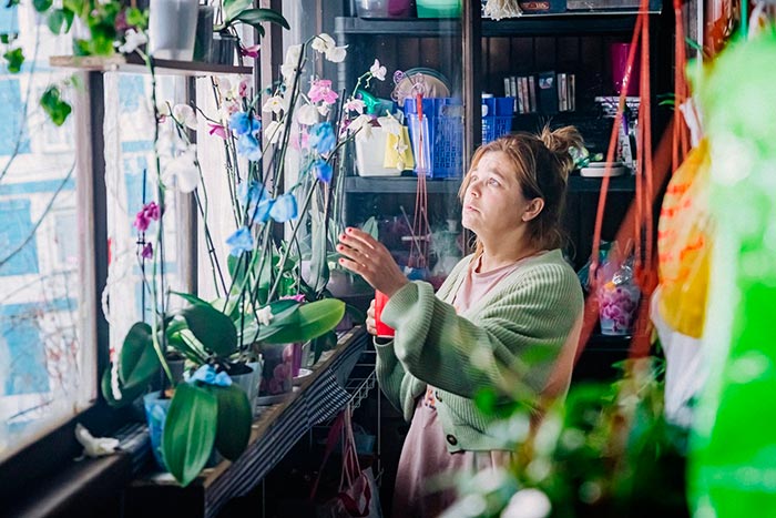 Сериал «Гостья» (2025) - сюжет, актеры и роли, кадры из сериала