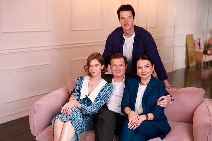 Сериал «Любовь по принуждению» (2025) - сюжет, актеры и роли, кадры из сериала