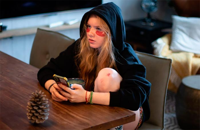 Сериал &laquo;Мамонты&raquo; (2024) - сюжет, актеры и роли, кадры из сериала