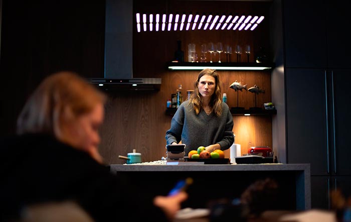 Сериал &laquo;Мамонты&raquo; (2024) - сюжет, актеры и роли, кадры из сериала