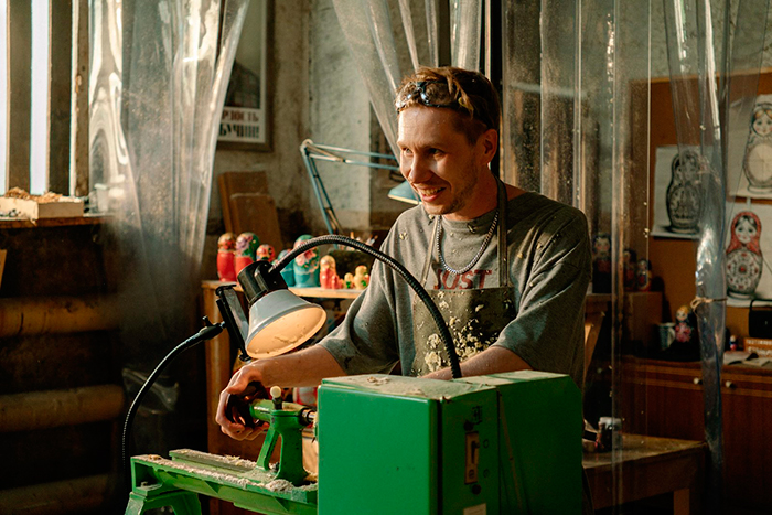 Сериал &laquo;Мистер Ноготь&raquo; (2025) - сюжет, актеры и роли, кадры из сериала