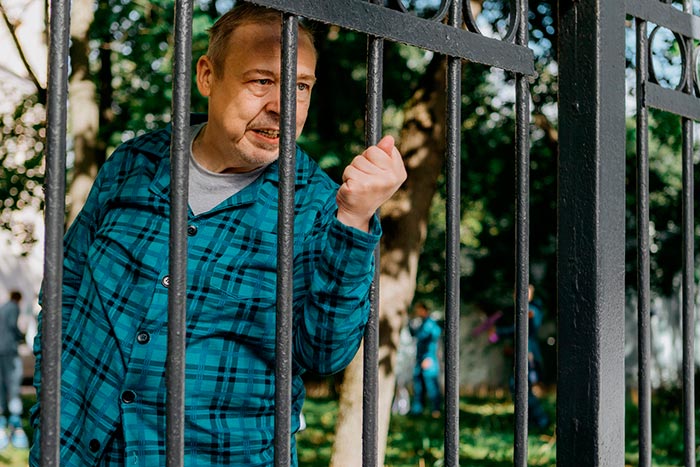 Сериал «Осторожно, люди!» (2025) - сюжет, актеры и роли, кадры из сериала
