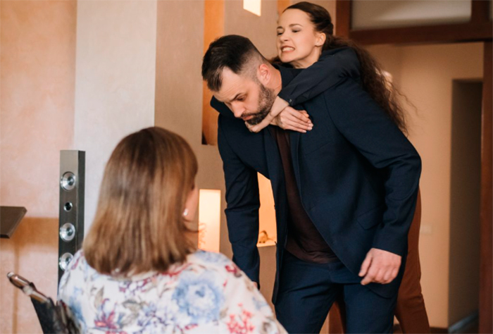 Сериал «Под маской любви» (2025) - сюжет, актеры и роли, кадры из сериала