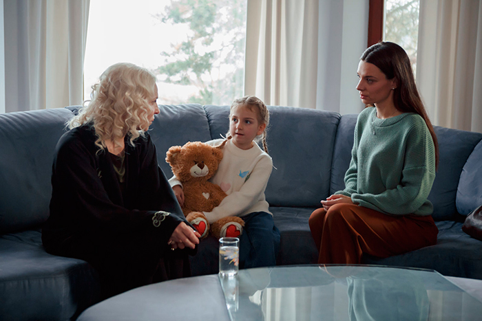 Сериал &laquo;Помоги себе сама&raquo; (2026) - сюжет, актеры и роли, кадры из сериала