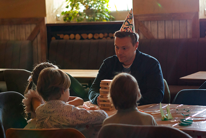 Сериал &laquo;Помоги себе сама&raquo; (2026) - сюжет, актеры и роли, кадры из сериала