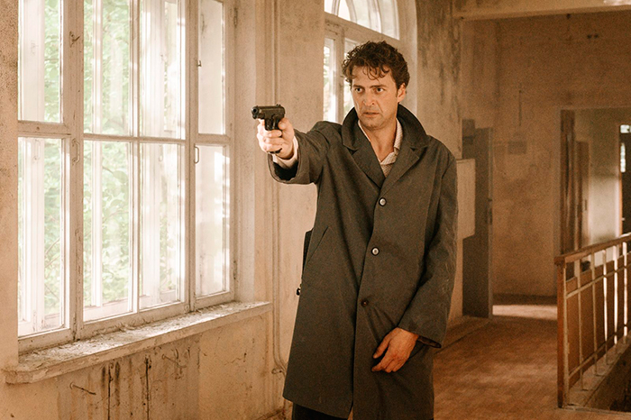 Сериал «Разящий луч» (2025) - сюжет, актеры и роли, кадры из сериала