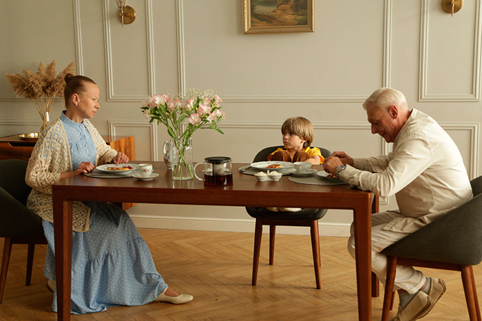 Сериал «Семейный подряд» (2025) - сюжет, актеры и роли, кадры из сериала