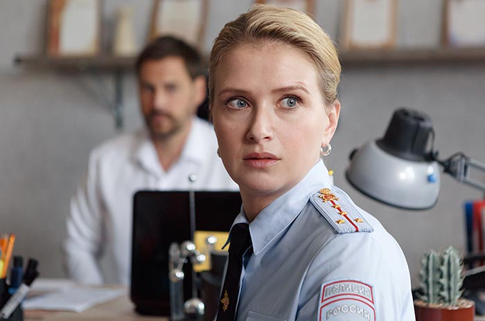 Сериал «Тайна за углом 2 сезон» (2025) - сюжет, актеры и роли, кадры из сериала