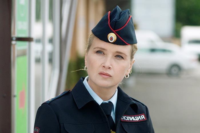 Сериал «Тайна за углом 2 сезон» (2025) - сюжет, актеры и роли, кадры из сериала