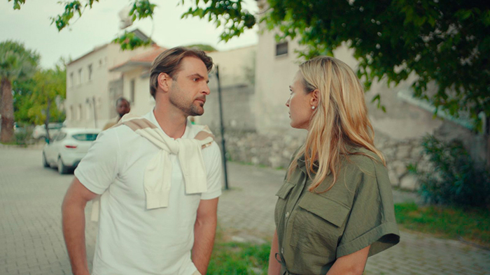 Сериал «Тысяча роз» (2025) - сюжет, актеры и роли, кадры из сериала