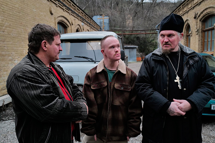 Сериал «Встать на ноги» (2026) - сюжет, актеры и роли, кадры из сериала