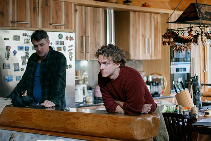 Сериал «Здесь все свои» (2023) - сюжет, актеры и роли, кадры из сериала