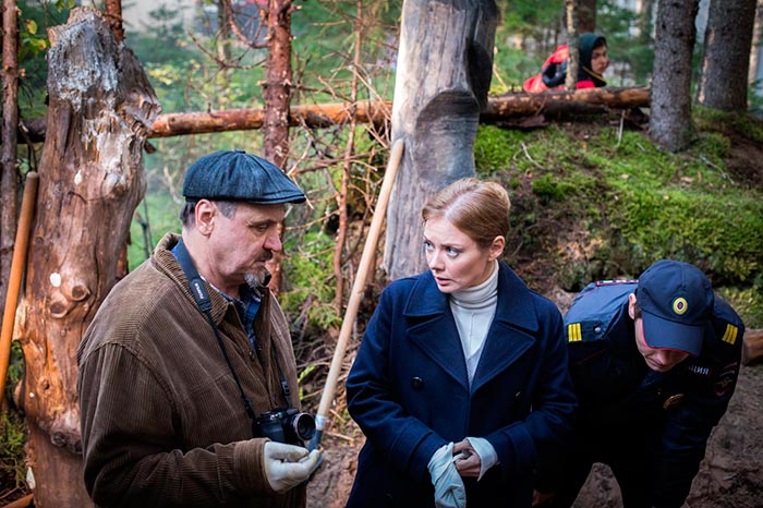 Сериал «Здесь все свои» (2023) - сюжет, актеры и роли, кадры из сериала